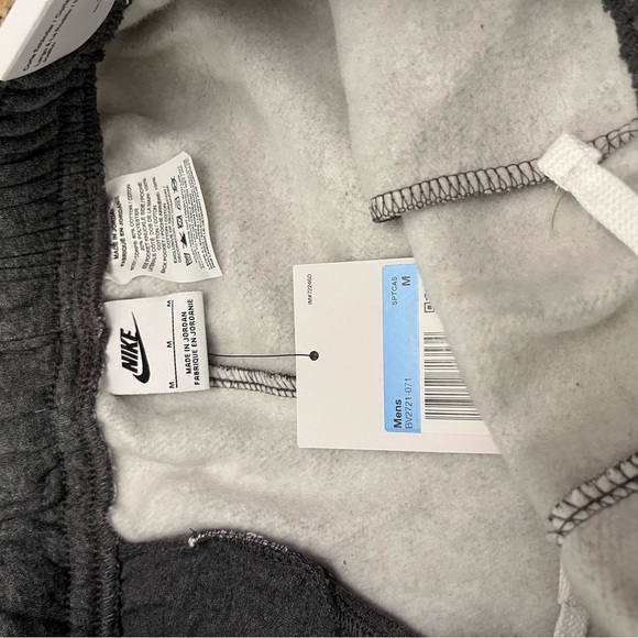 Nike Mens Charcoal shorts with White Logo - Picture 4 of 5